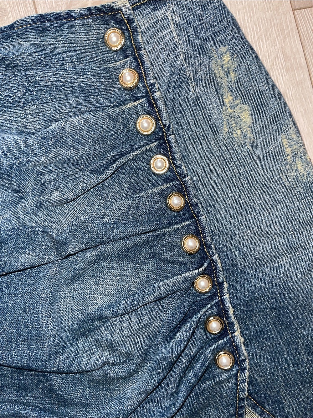 💍NWT Retrofete *One Day Sale* ‘Willa’ Pearl Button-Front Denim Mini Skirt XS💍 - Picture 3 of 12